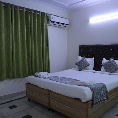 Hotel Star Palace - Near Karol Bagh Metro 델리 외부 사진