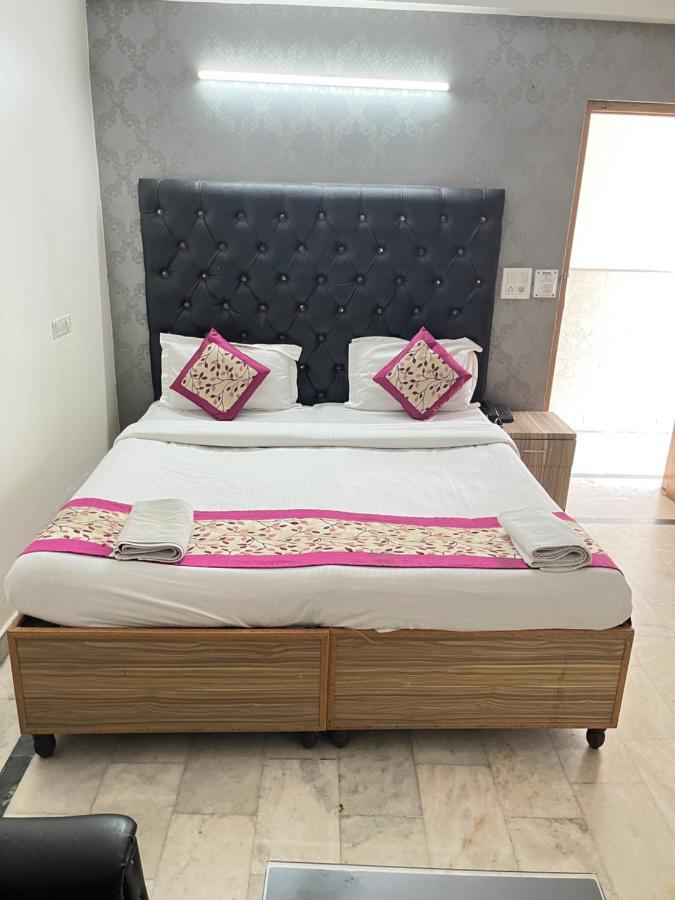 Hotel Star Palace - Near Karol Bagh Metro 델리 외부 사진