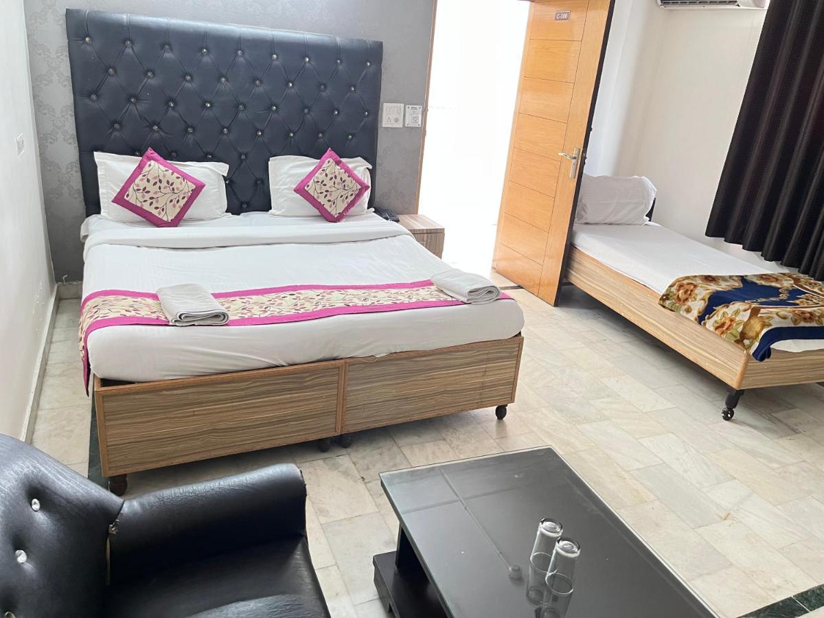 Hotel Star Palace - Near Karol Bagh Metro 델리 외부 사진