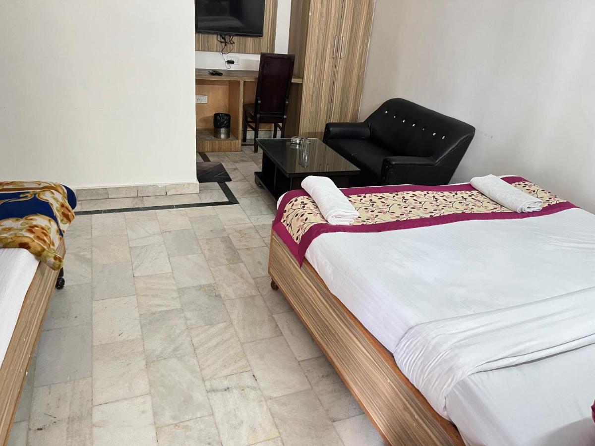 Hotel Star Palace - Near Karol Bagh Metro 델리 외부 사진