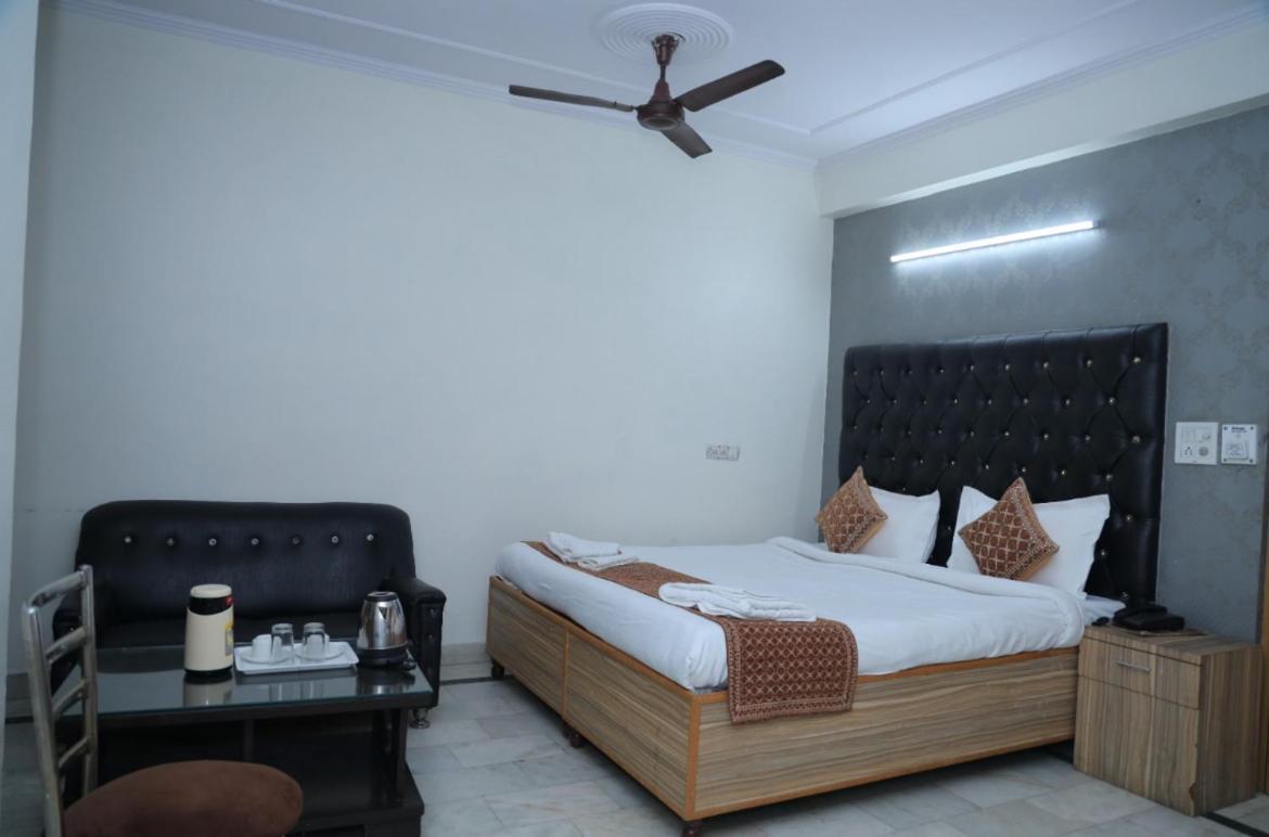 Hotel Star Palace - Near Karol Bagh Metro 델리 외부 사진